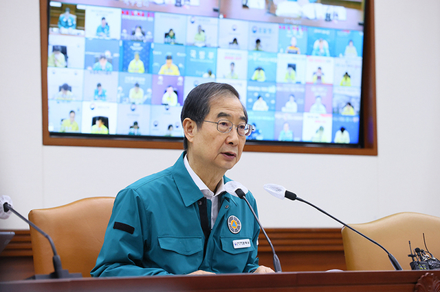 5월초 코로나 위기단계 하향…확진자 격리의무 7→5일 단축
