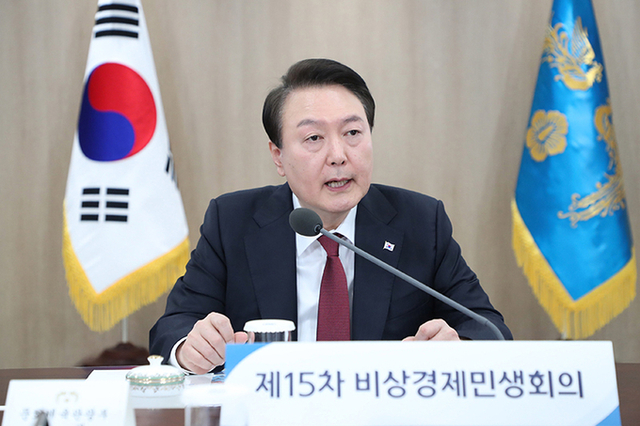윤 대통령 “첫째도, 둘째도, 셋째도 민생…내수 활성화에 비상한 각오로”