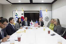 김동연 지사, 케이티 홉스 미 애리조나 주지사 만나. 첨단산업이 핵심인 두 지방정부 간 상호 협력 교류 첫 논의