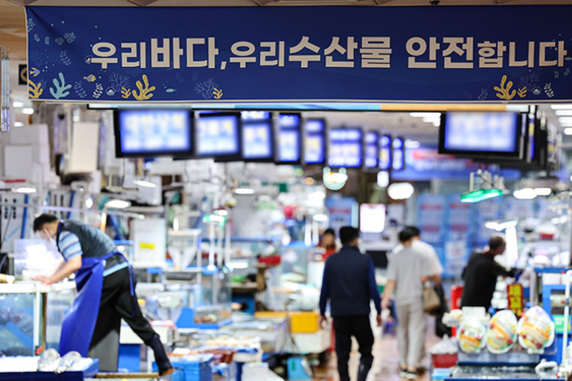 해수부 “생산·유통단계 우리 수산물 방사능 검사…모두 ‘적합’”