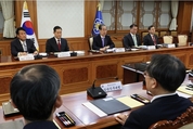 한덕수 권한대행 "대한민국 안보 상황 엄중…철저한 대비 태세 유지"