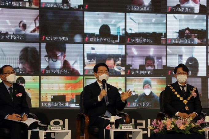 청년 농업인과 농담(農談)