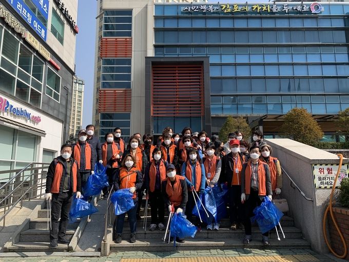 풍무동 통장단협의회, 봄맞이 청소 사각지대 환경정비 실시