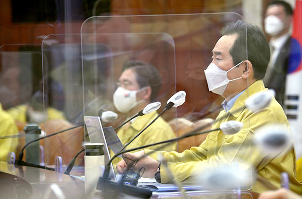 정세균 국무총리가 2일 정부서울청사에서 열린 코로나19 중대본 회의에서 발언하고 있다.