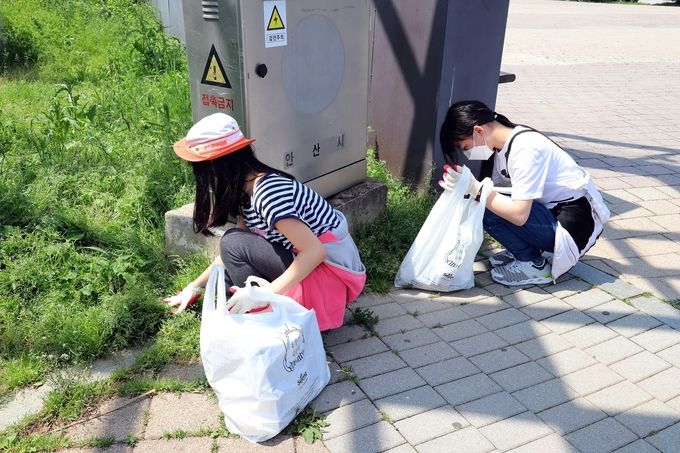 안산시자원봉사센터-안산시걷기협회, 성공적인 첫 콜라보‘에코-플로깅 데이’