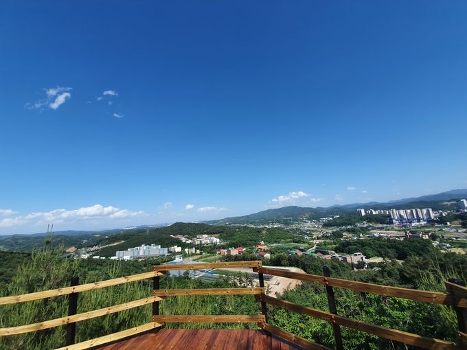 전망데크에서 바라본 공주시 전경