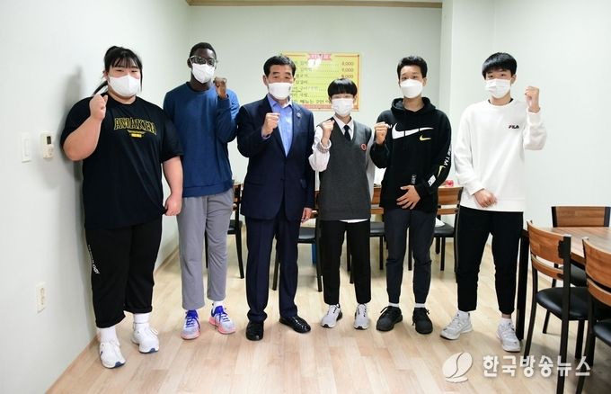 윤화섭 안산시장, 체육 꿈나무 격려…“세계적인 선수로 성장하길”