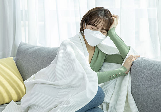 두통으로 힘들어하고 있는 모습. <사진=클립아트코리아>