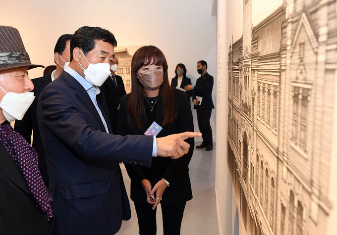 윤화섭 안산시장, 단원미술제 시상식 참석해 미술인 격려