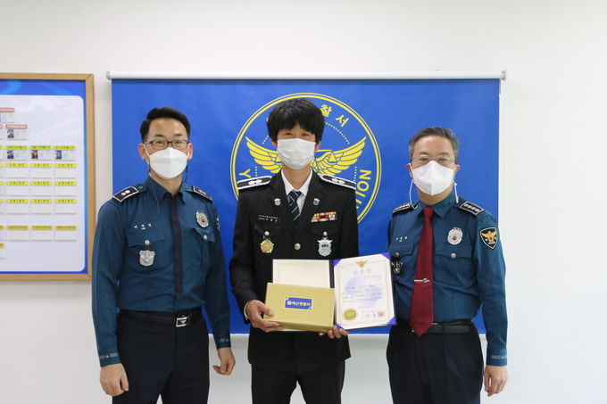 치매노인 구조 기여 자율방범대장 감사장