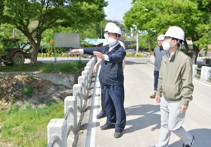황선봉 예산군수 시왕지구 자연재해위험개선지구 현장점검 모습