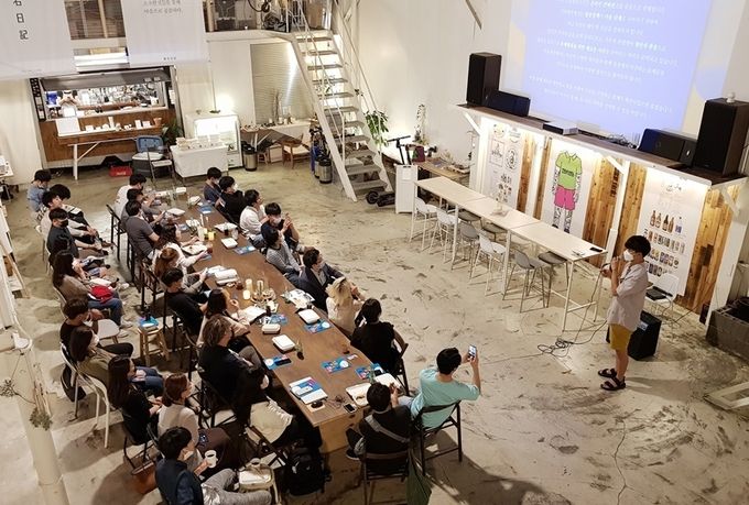 부산시는 비상경제 대책회의를 광범한 합의, 최적의 결정, 신속한 집행 등 3대 원칙을 갖고 진행한다. 비상경제 대책회의가 탁상공론에 그치지 않고 시민 삶과 지역 경제 활성화에 실질적인 도움을 주는 연결 통로가 되도록 했다.