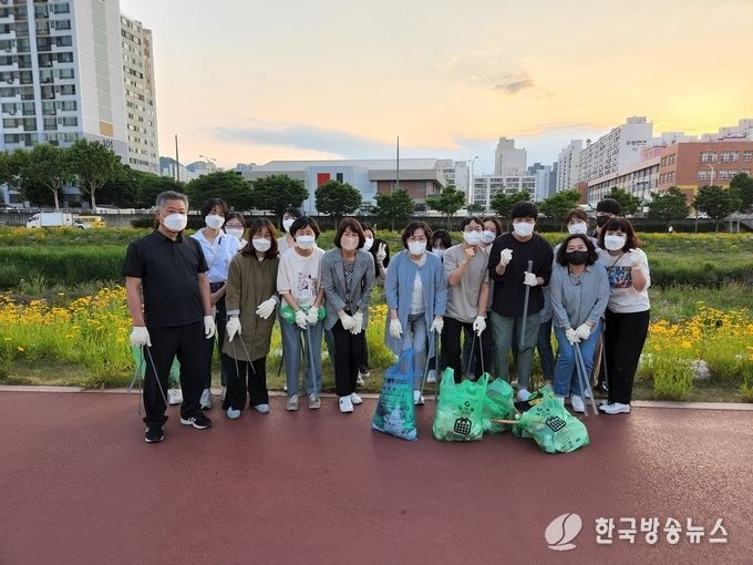 경산시- 여성가족과, 남천둔치 산책로 일대 환경정화 봉사활동 실시