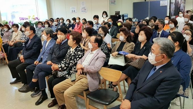 부산광역시 작은 나눔 16구,군 봉사회 임뭔 70여명 지지선언 단체사진