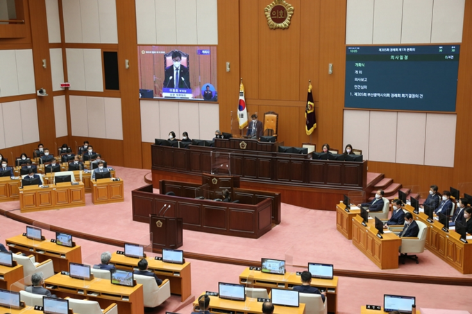 제8대 부산시의회가 제305회 정례회를 끝으로 4년간의 의정활동을 마무리한다(사진은 지난 6월 7일 열린 제305회 정례회 본회의 모습).