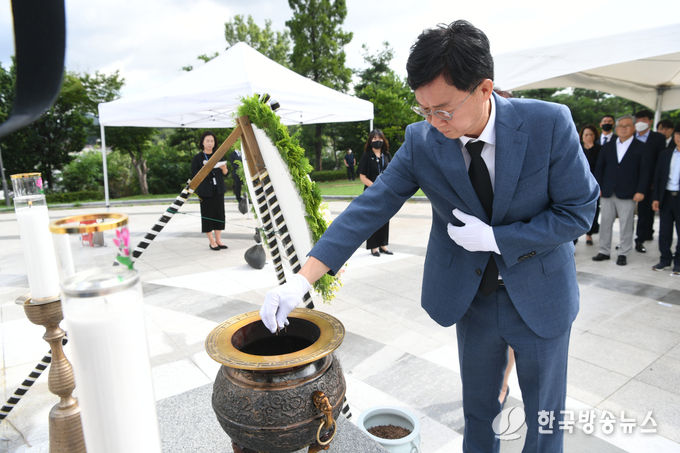 이민근 제15대 안산시장, ‘시민과 함께’ 민선 8기 업무 돌입 (현충탑 참배)