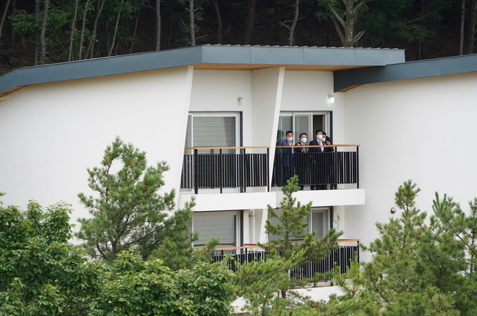 남성현 산림청장(왼쪽에서 두번째) 국립무의도자연휴양림 개장식 참석