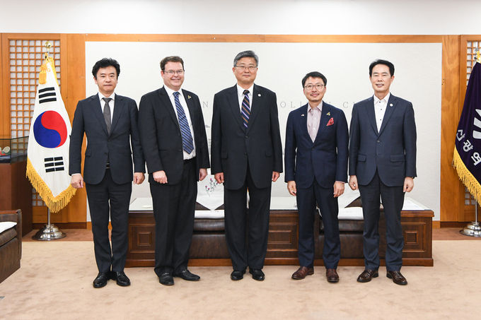 신재현 부산시 국제관계대사, 주부산 미국영사 접견