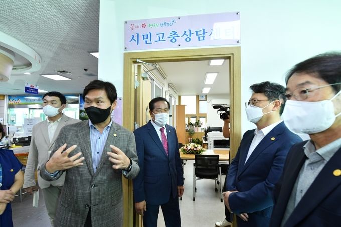 시민고충상담센터 현판식