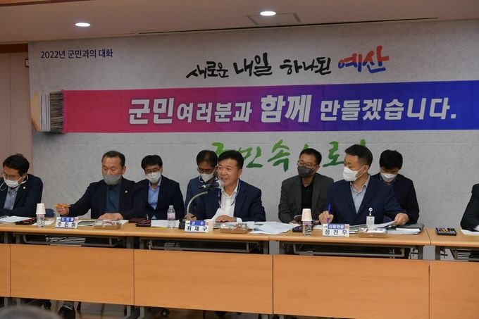 최재구 군수 신암면 초도방문 모습