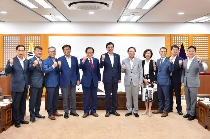 재외동포재단 이사장 및 관계자 예방(국제의전실).