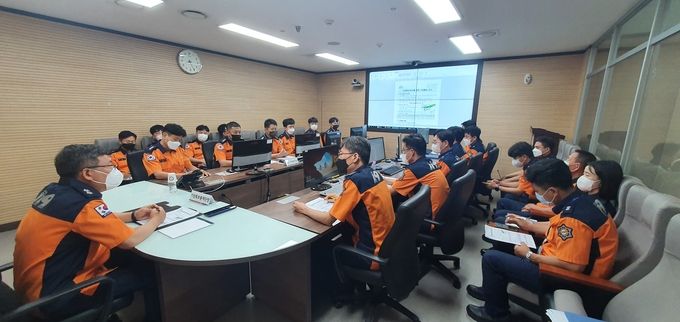 10일 오전 충청남도 긴급구조통제단 회의 장면