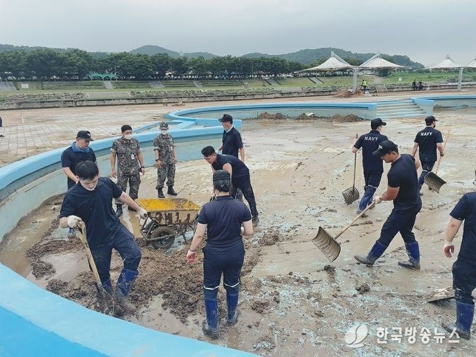 평택시_진위천유원지_집중호우_피해_복구에_구슬_땀