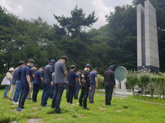호국영령에 대한 묵념