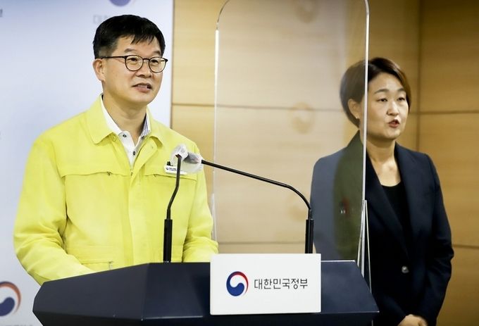 이기일 복지부 제2차관, 거리두기 없는 추석 방역의료 대책 발표