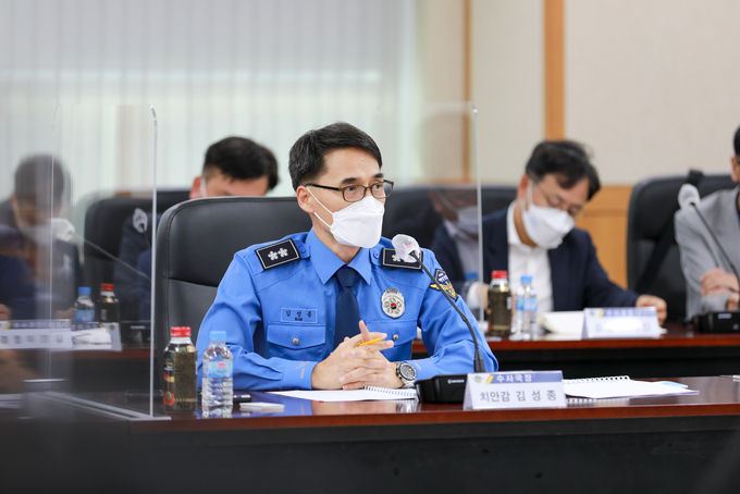 14일 해양경찰청 김성종 수사국장이 국민생명직결 해양안전사고 근절 관계기관 회의를 개최하고 있다.