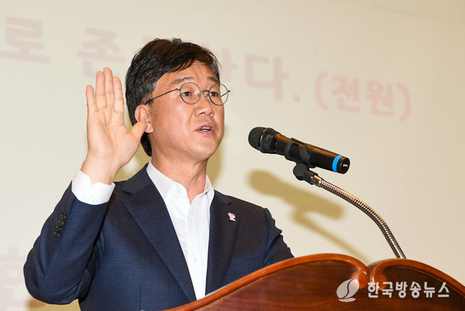 이민근 시장이 지난 26일 상록구청에서 열린 간부공무원 4대폭력 예방교육에 참석해 결의를 다지고 있다