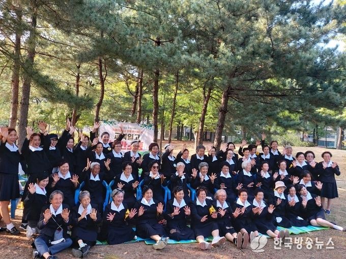 안산시 일동행복마을관리소,‘어르신, 교복입고 낭만 소풍’프로그램 실시