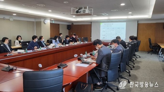 충남산업경제발전전략_수립_연구단_제1차_회의_사진