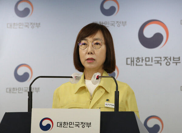 백경란 중앙방역대책본부 본부장(질병관리청장)이 코로나19 중대본 정례브리핑을 하고 있다.