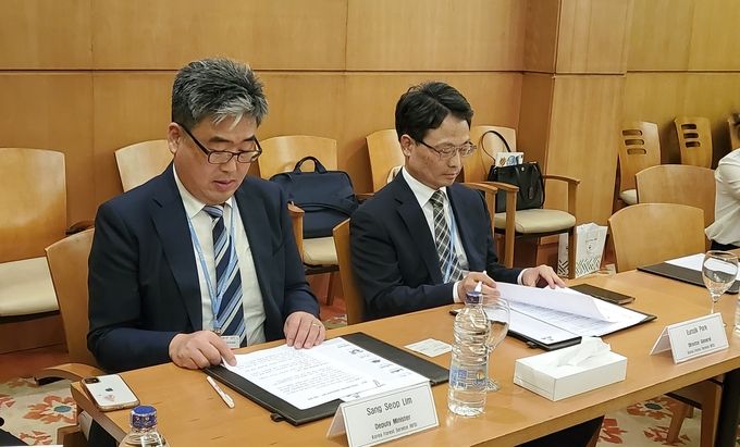 산림청과 리프연합 양자 면담(임상섭 산림청 차장-왼쪽, 박은식 국제산림협력관-오른쪽)