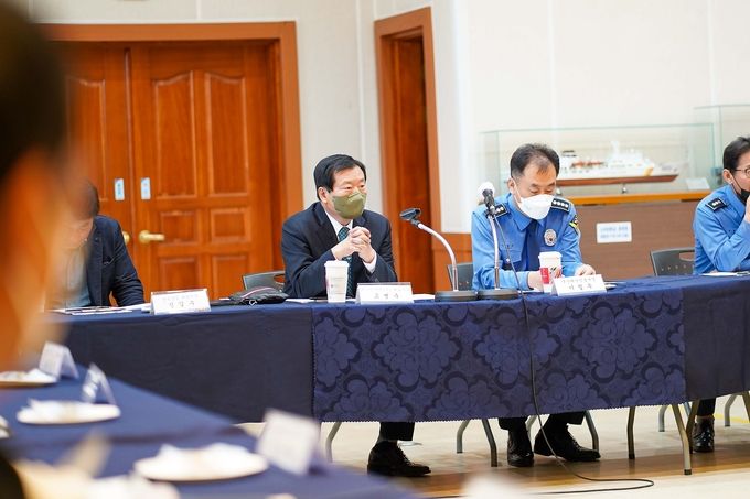지난 10일 청사 대강당에서 하반기 정책자문위원회를 개최했다.