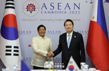 11월 12일 윤석열 대통령은 한-필리핀 정상회담을 진행