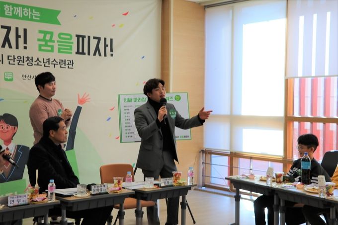 가수 영광의 안산청소년재단 시절 공연 모습
