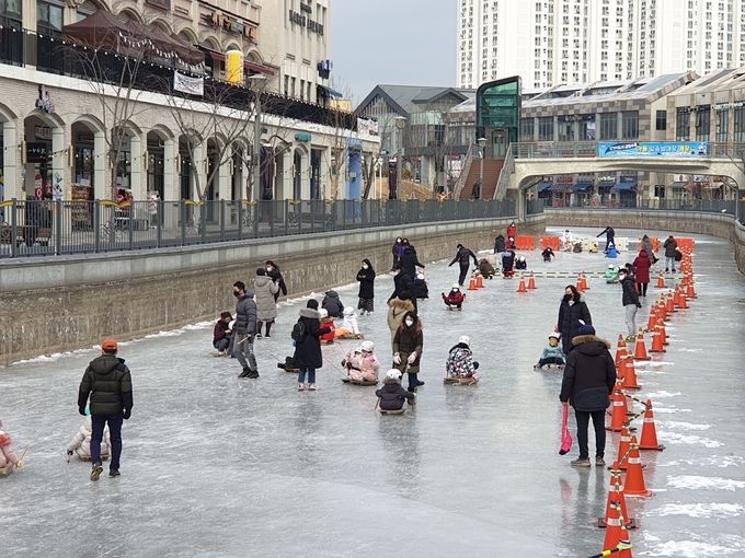 지난해 운영된 금빛수로 아동 얼음썰매장