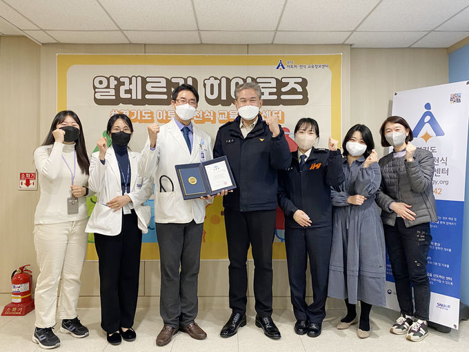 장윤석 센터장(왼쪽에서 세번째)