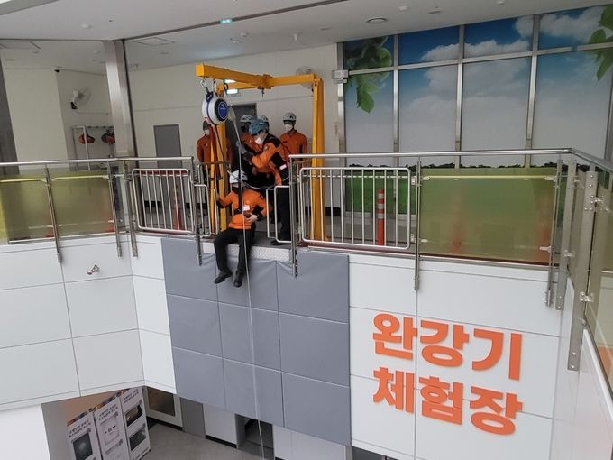 완강기체험모습(충청소방학교).