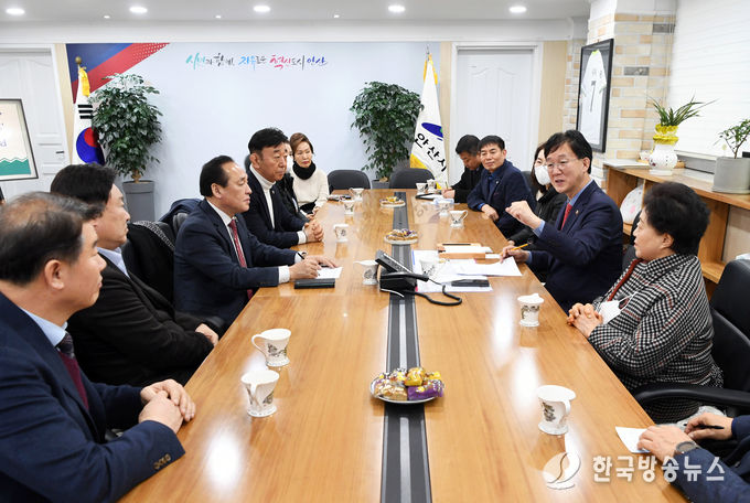 이민근 안산시장, 소상공인연합회와 간담회…“상권 활성화 주력”