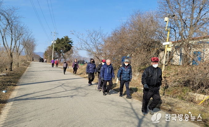 상하1리 걷기운동 프로그램 진행 모습