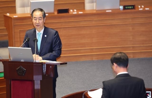 한덕수 국무총리가 7일 오후 열린 국회 경제분야 대정부 질문에서 의원들의 질문에 답변하고 있다.