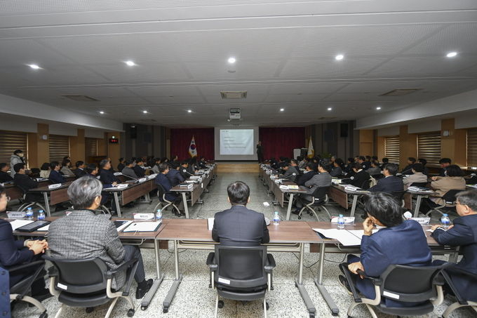 김포시는 지난 27일 5급 이상 간부급 공무원을 대상으로 ‘내부통제 역량 강화 교육’을 시행했다. 이 교육에는 김병수 김포시장도 참석했다.