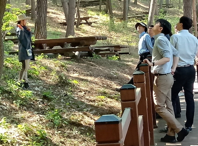 지난해 탄소중립 숲해설 프로그램 운영 모습(산림자원연구소)