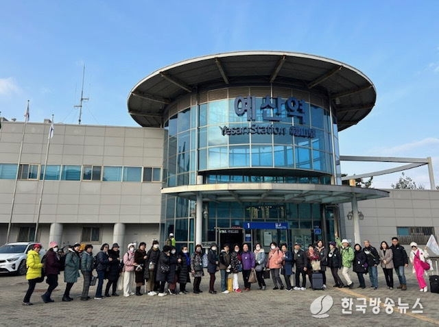 버스투어 방문객 기념촬영