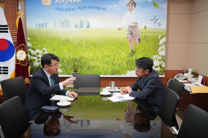평택(의회) 평택시의회 유승영 의장, 한경국립대학교 이원희 총장과 간담회 가져