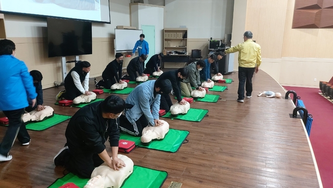 안산시, 환경공무직 대상 심폐소생술 등 응급처치교육 실시.