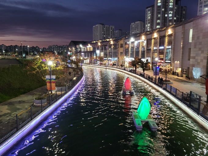 금빛수로 수상레저시설 개장(보트)